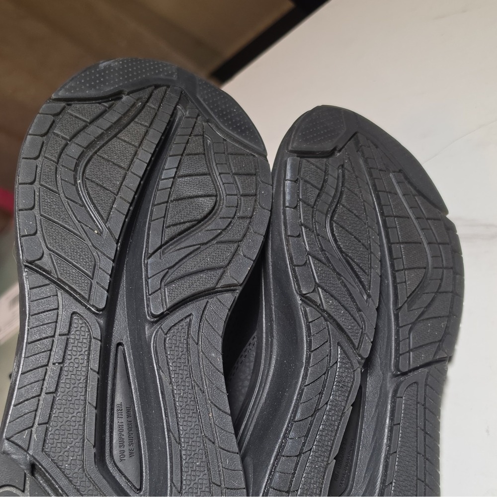 Clove Black Solid Low Top Lace Up Women's Athletic Sneakers Logo - Picture 3 of 7